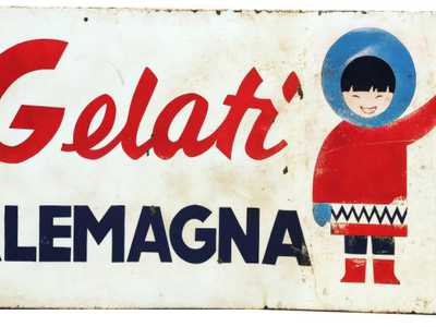 Le grafiche allettanti dei manifesti, affisse tra i viali del quartiere fieristico, tra cui quelle con l�effige dell�eschimese sorridente...